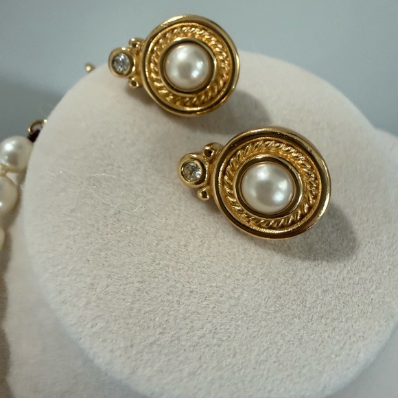 Christian Dior Elegant Gold and Cream Pearl Necklace and Earring Set w/ pouch - Picture 3 of 10